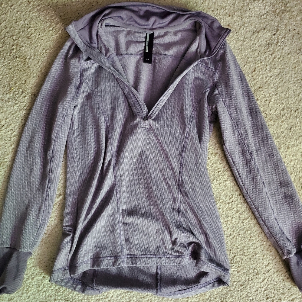 Long sleeve athletic pull over